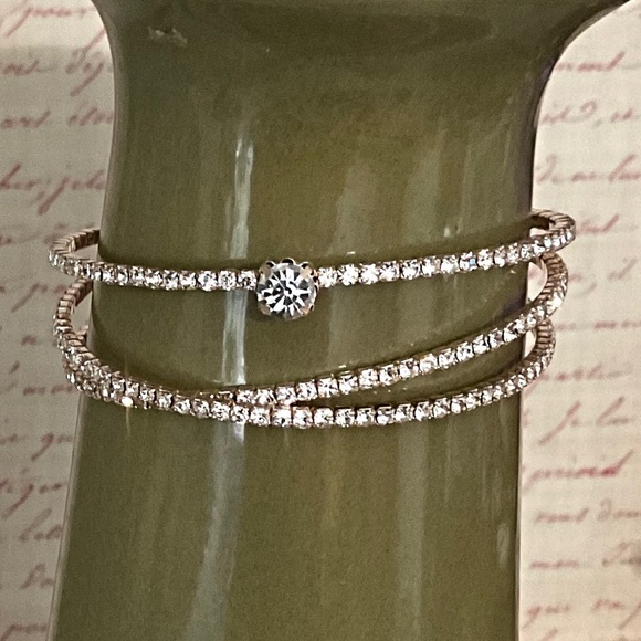 WEDDING SPECIAL 🎄 Dainty Rhinestones Bracelet.  Stunning Three Bands - Picture 6 of 12